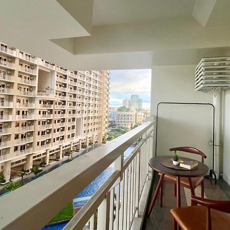 Brixton Place, Weston Tower Manila Esterno foto